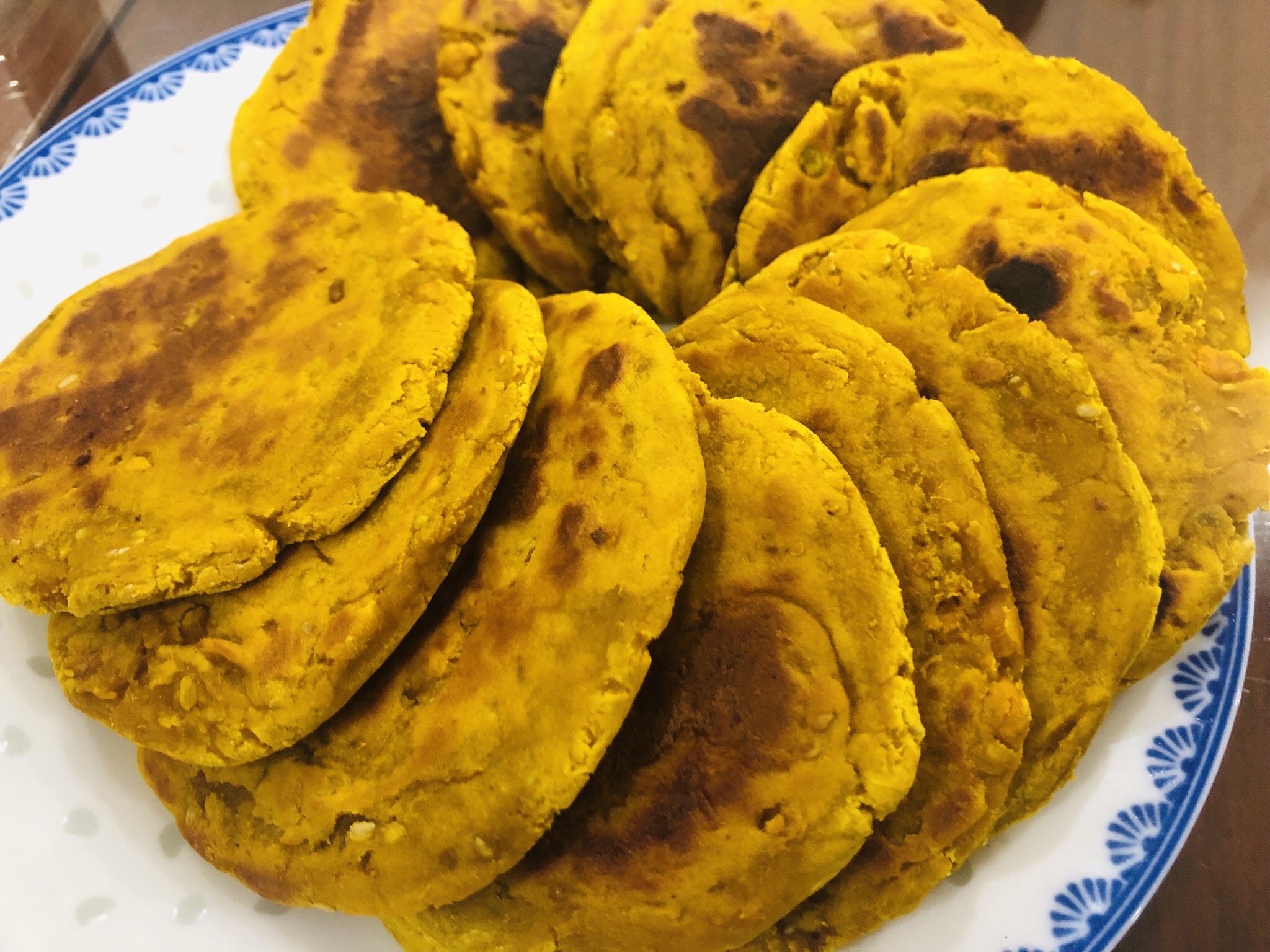 低卡主食南瓜饼（金黄色的淡淡的甜，香气十足超级诱人）的做法