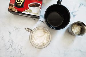 酒酿酸奶咖啡+波蛋开放三明治的做法 步骤3