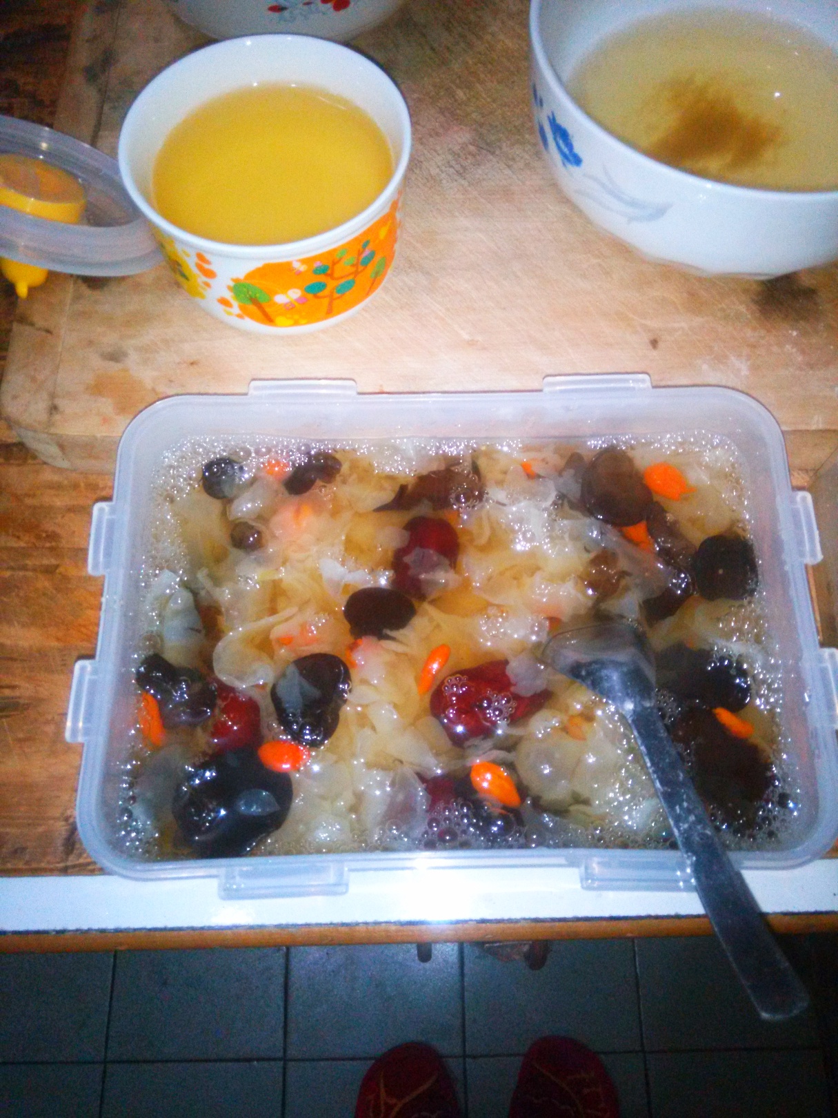红枣莲子银耳汤
