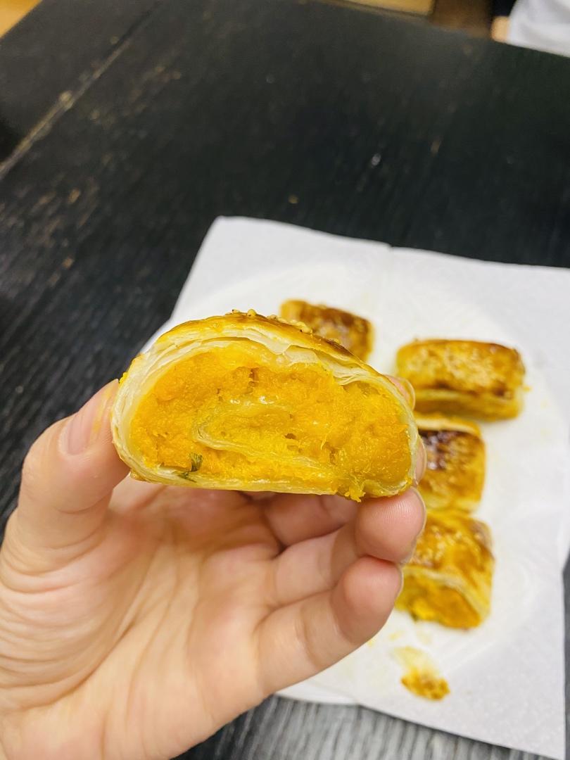 巨好吃❗巨简单❗酥到掉渣的手抓红薯酥饼。