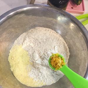 柠檬西葫芦玉米面软饼干-Lemon Zucchini Cornmeal Cookies的做法 步骤1