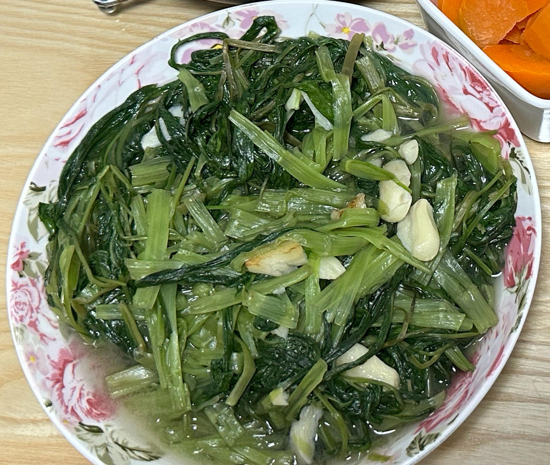 厨师长教你：“蒜爆空心菜”的家常做法，蒜香浓郁，口感爽脆