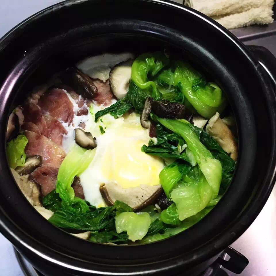 广式腊味煲仔饭