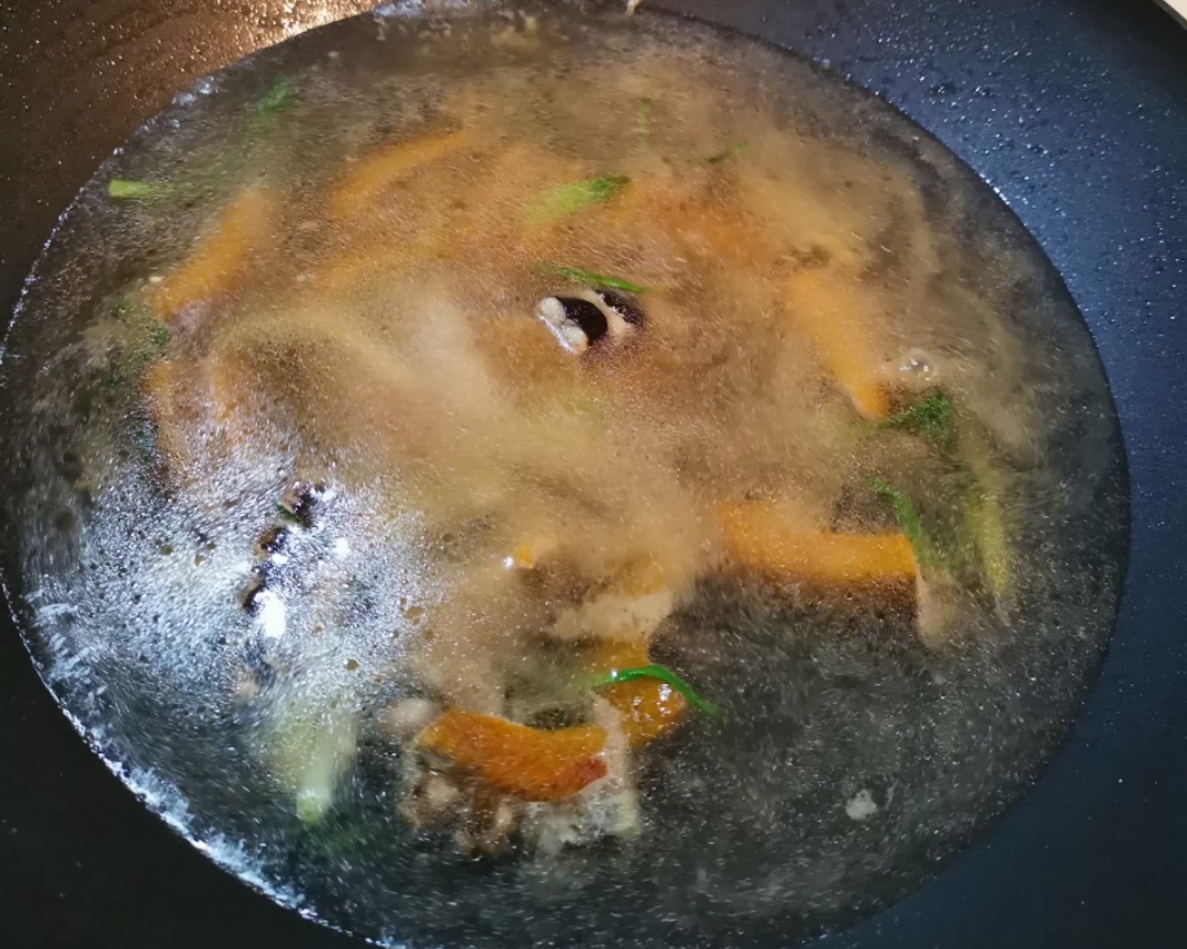 补中益气黄鳝汤的做法 步骤8