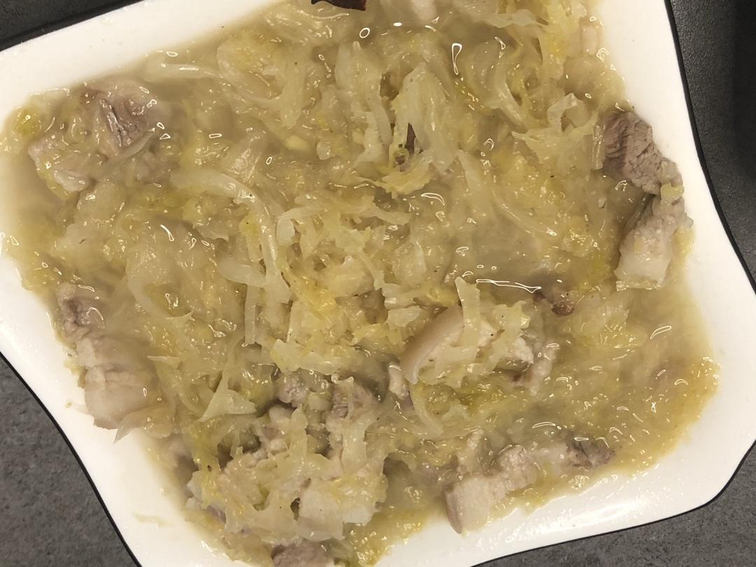 五花肉炖酸菜【最爱妈妈菜】