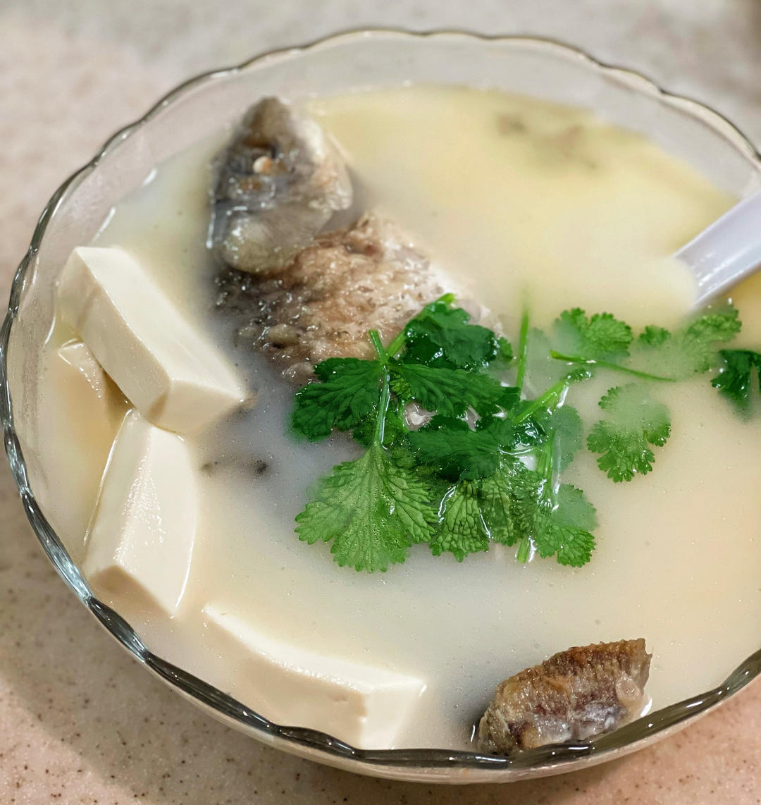 奶白鲫鱼豆腐汤|一条鱼最后的温柔