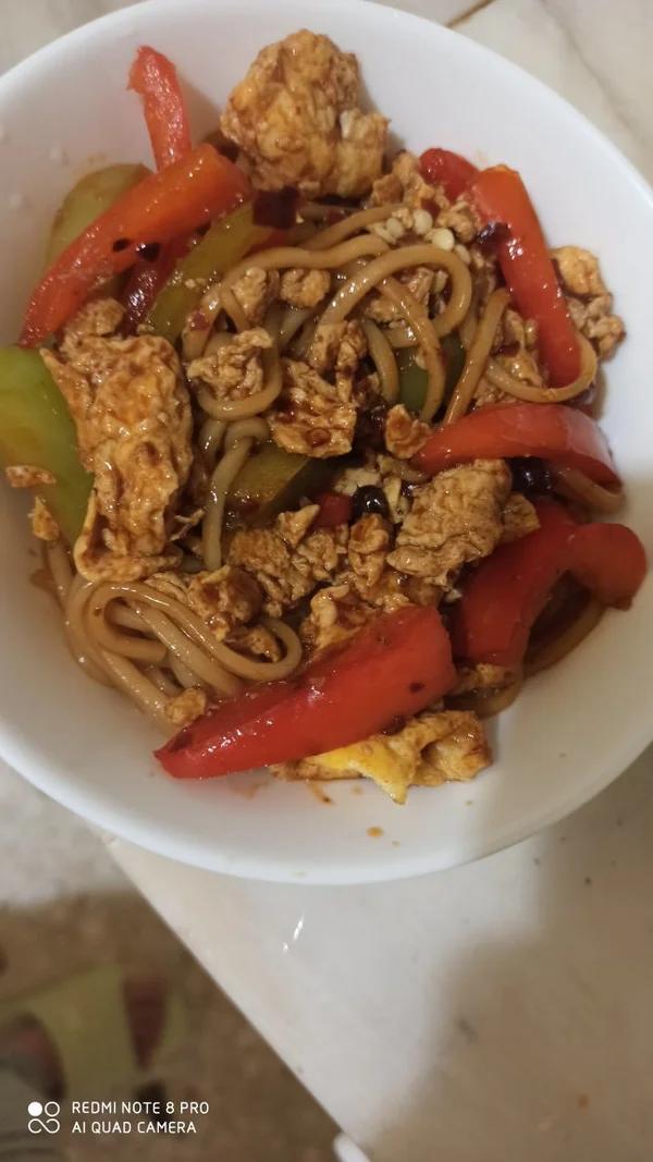 这面条真绝了‼️酱香浓郁超入味 青椒鸡蛋酱拌面