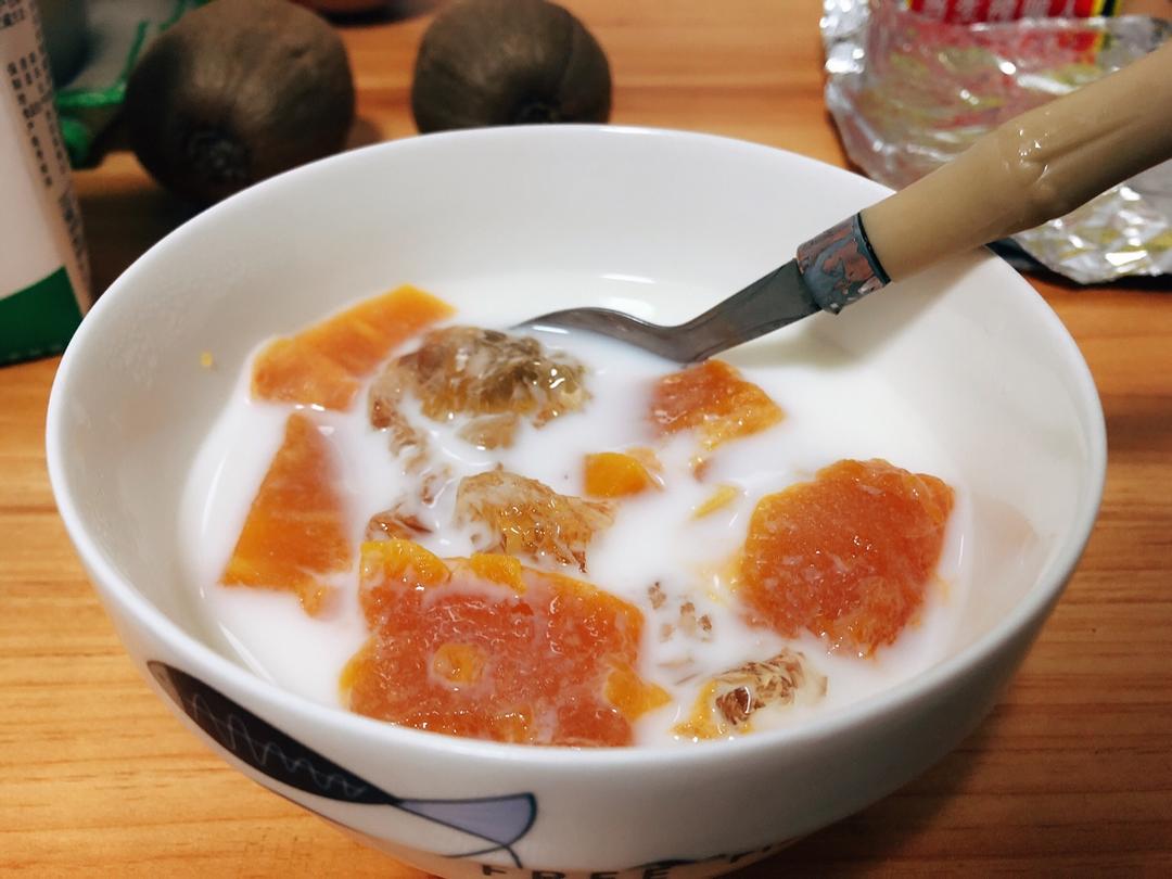 反对四伏做的桃胶木瓜奶