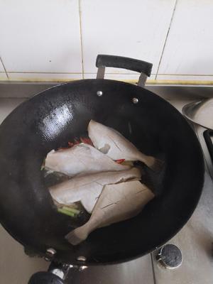 简单美味红烧鲜嫩剥皮鱼（耗儿鱼）的做法 步骤2