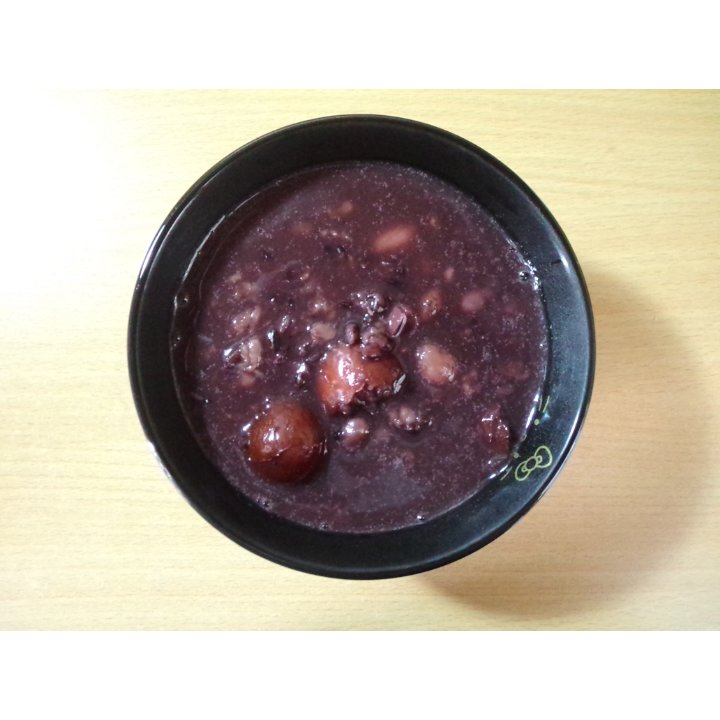 红枣黑米红豆粥