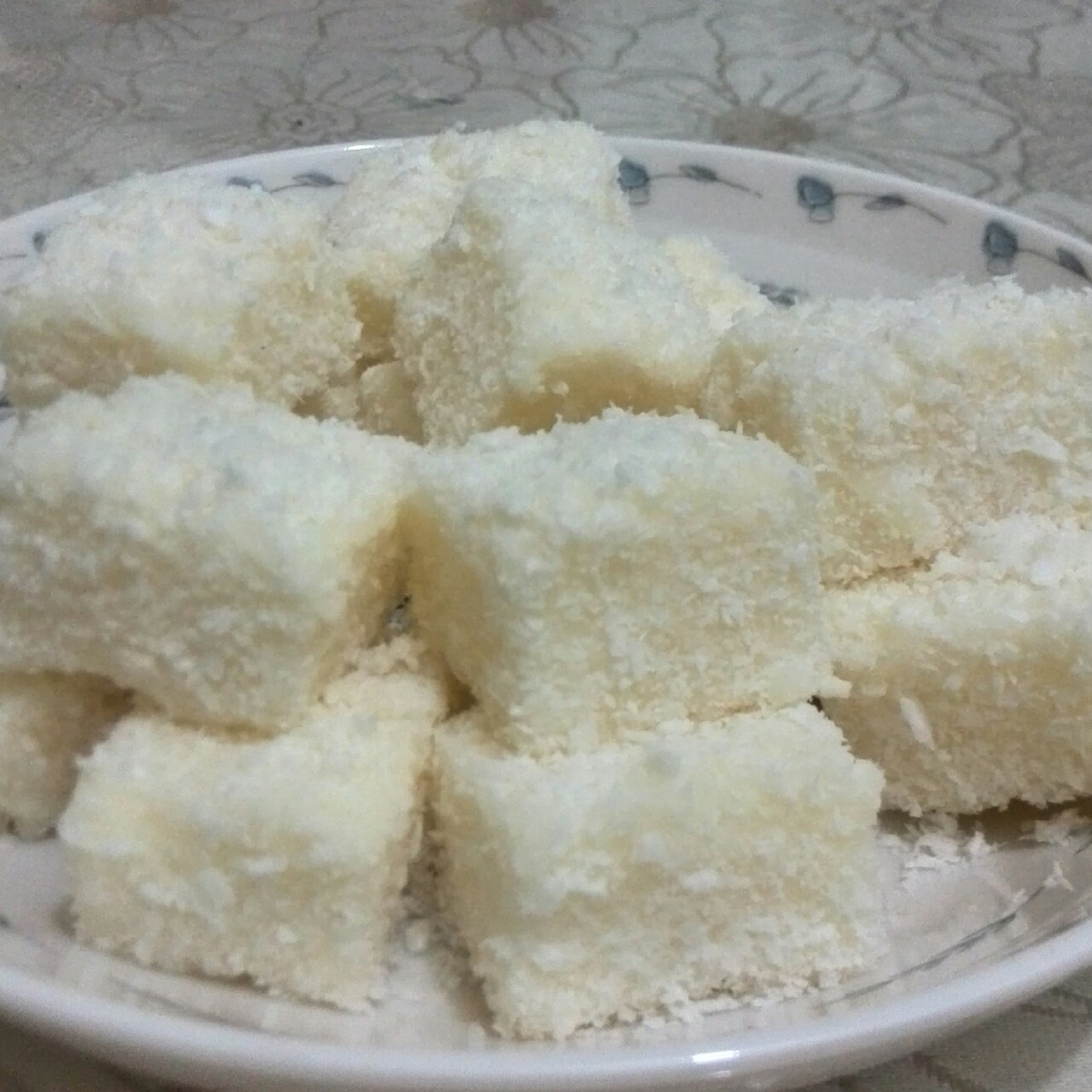 椰丝牛奶小方糕