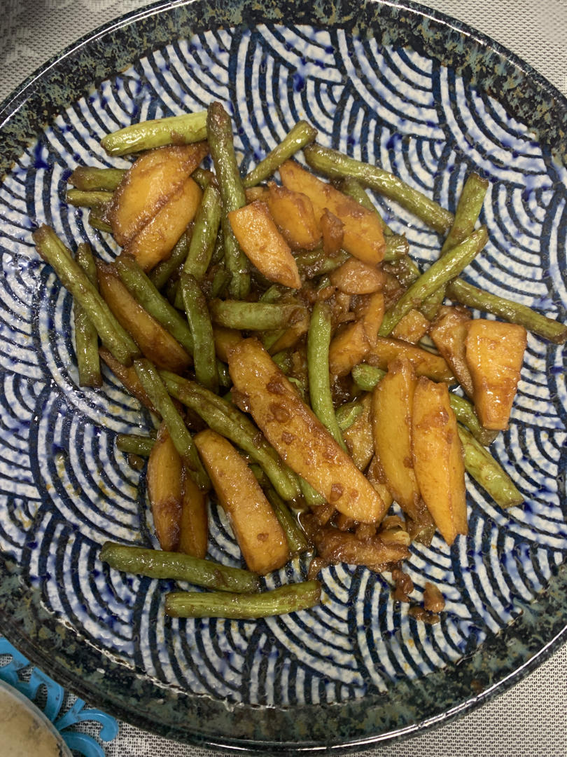 刀豆烧土豆-不是肉却比肉更好吃，做法太简单了，一看就会，上了桌大家抢着吃！