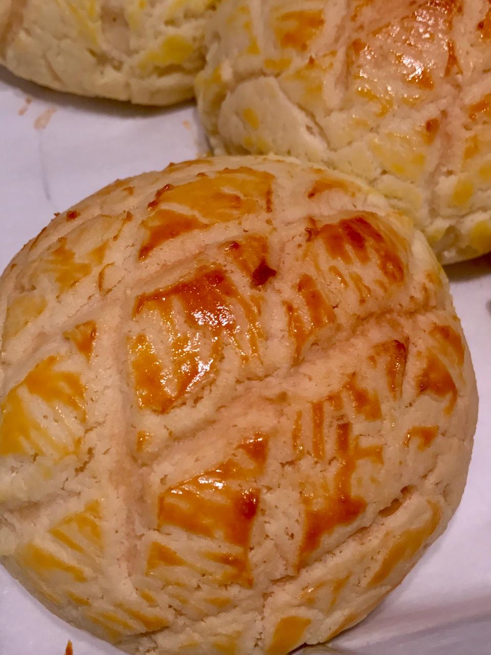 好吃到炸裂的港式菠萝包（附带制作酥皮的小视频）