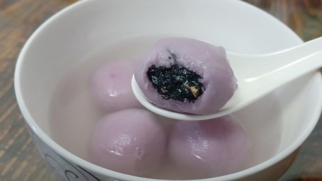 花生黑芝麻汤圆