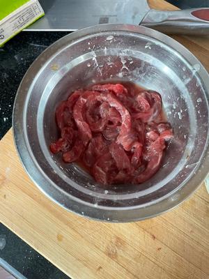 电饭锅皮蛋瘦肉粥的做法 步骤1