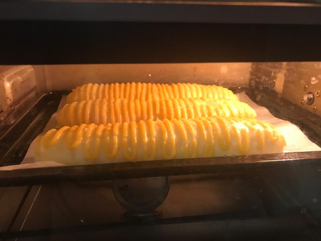 面包房里最受欢迎的毛毛虫面包