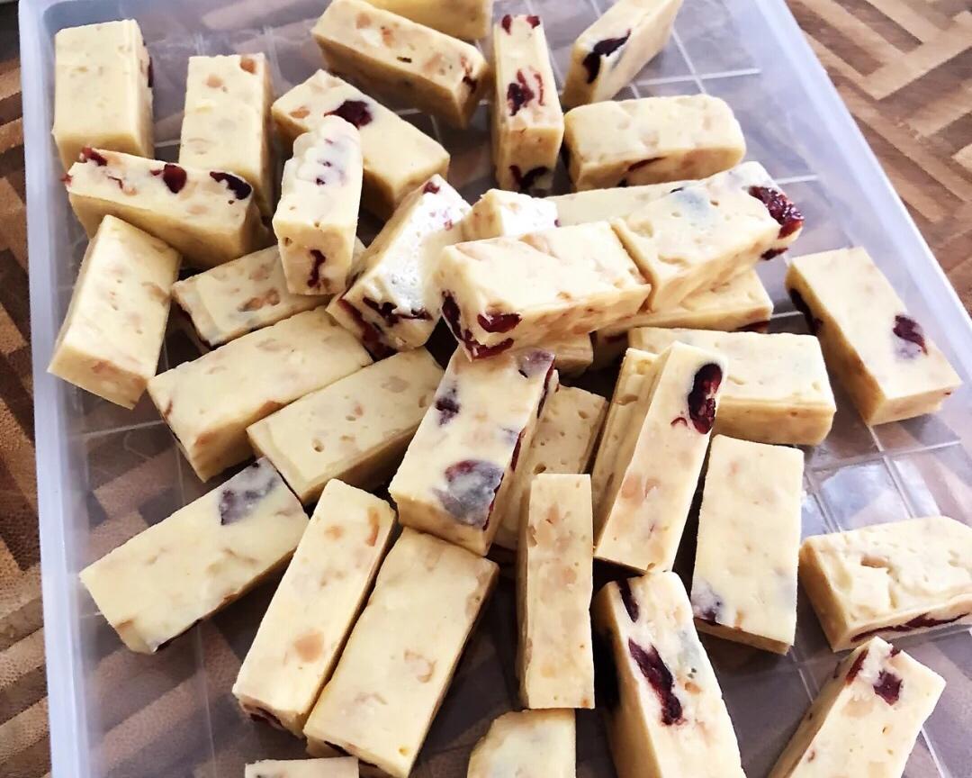 蔓越莓牛轧糖的做法