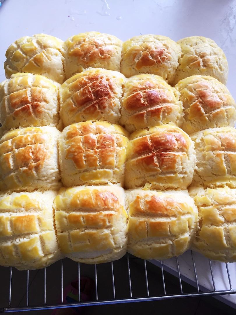 好吃到炸裂的港式菠萝包（附带制作酥皮的小视频）