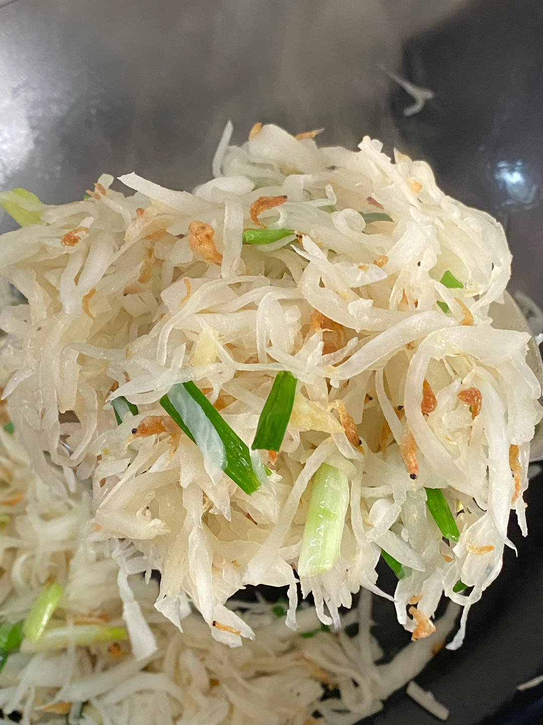 萝卜丝炒得好吃的秘诀就是一定要多放虾皮！