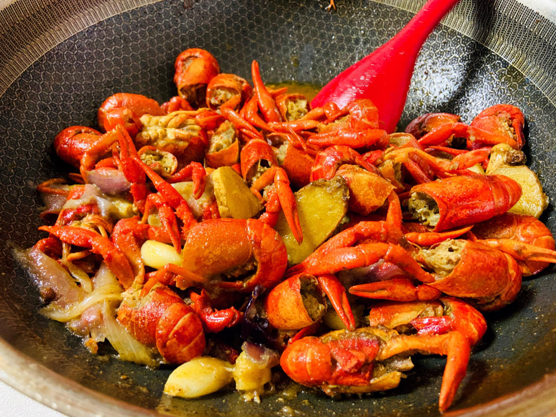 干净简单超香版十三香小龙虾（教你这么挑小龙虾，怎么彻底清洗）