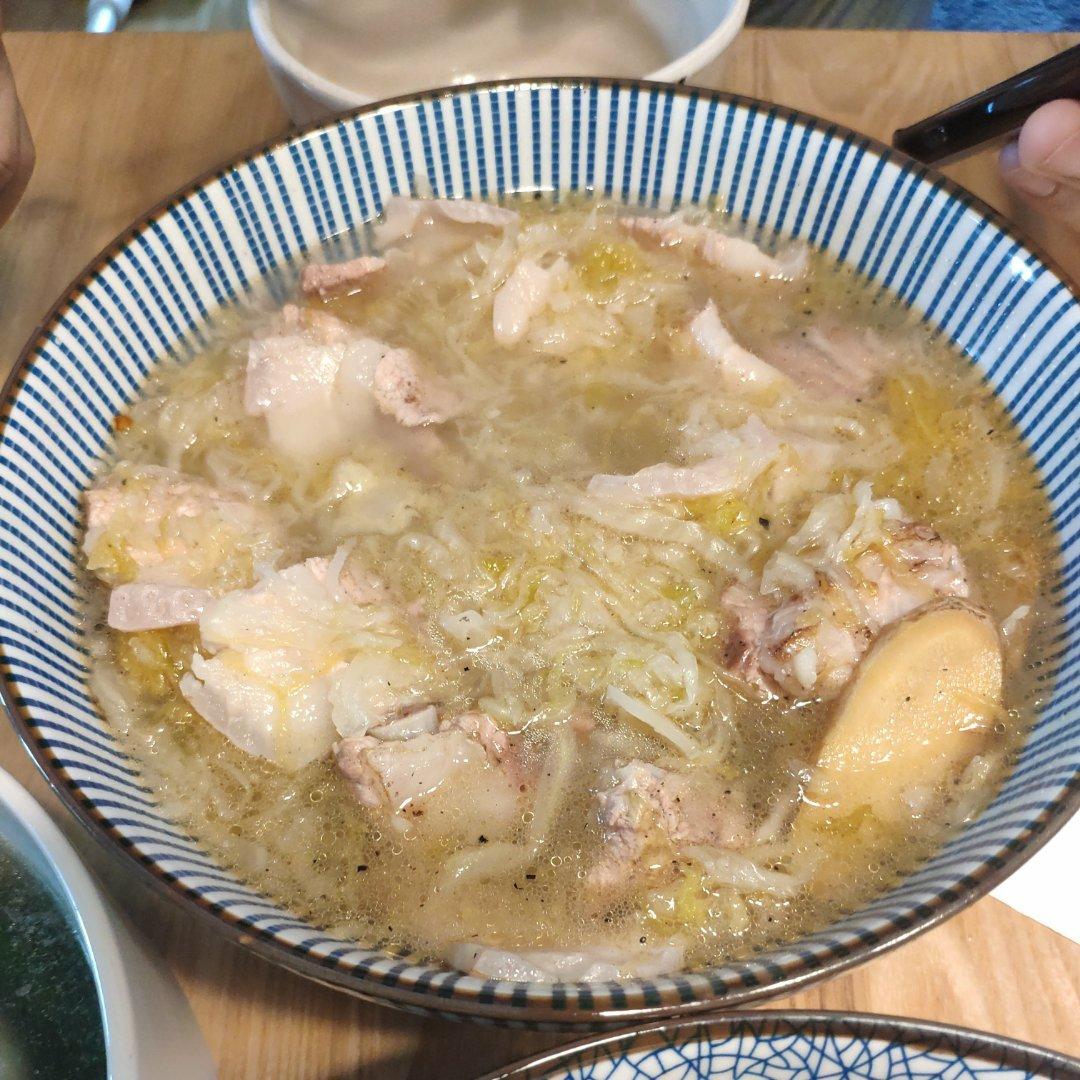 东北酸菜炖排骨