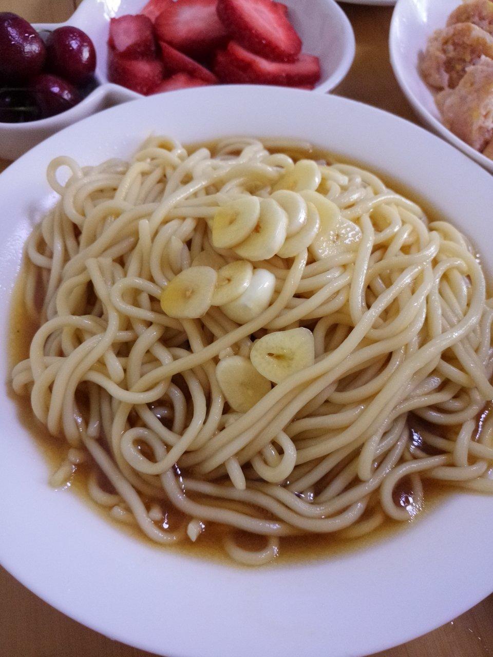 美蜗蜗做的蒜面条