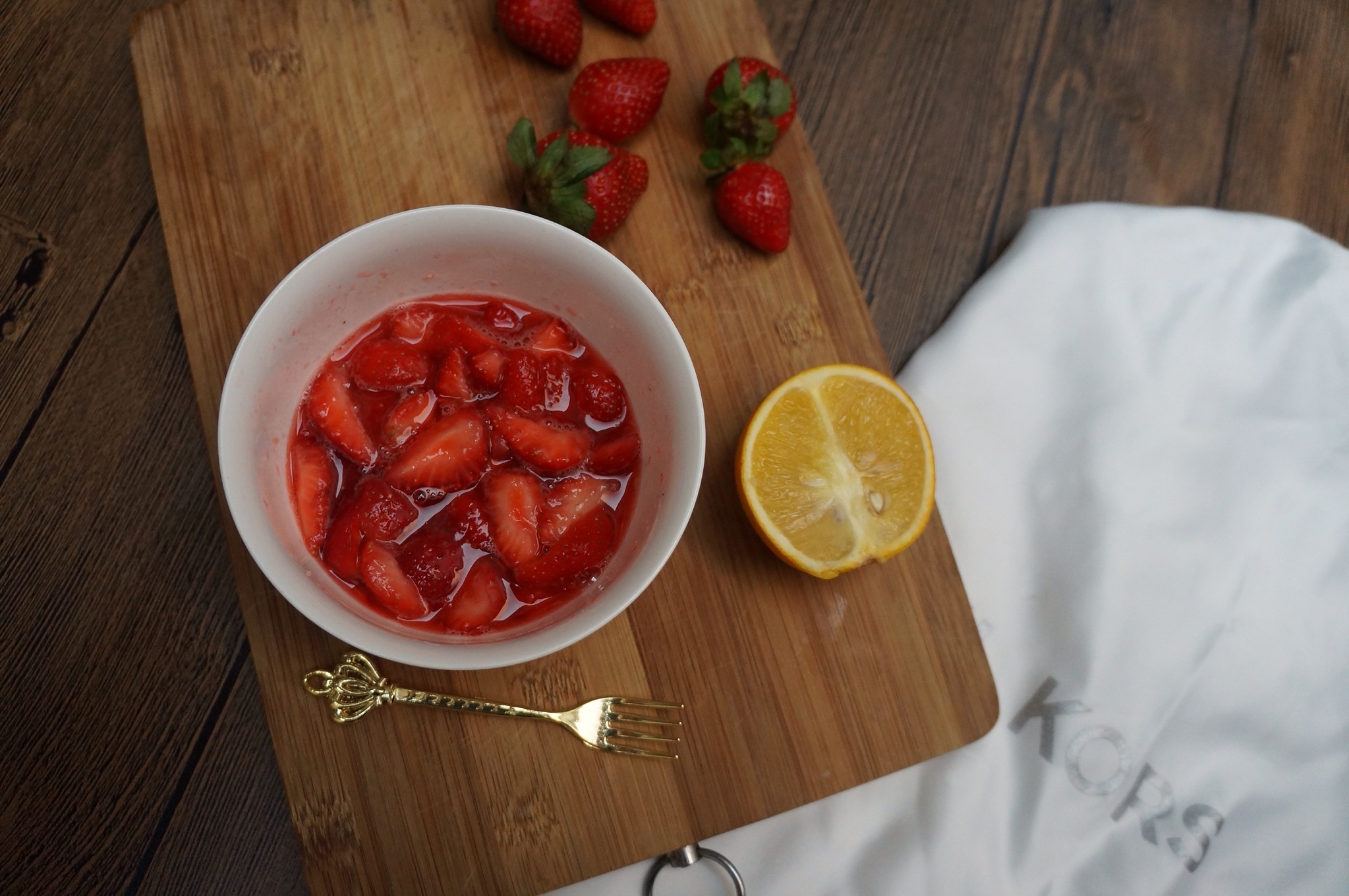 超级好吃超级简单超级美的【草莓朴素吃法】！的做法