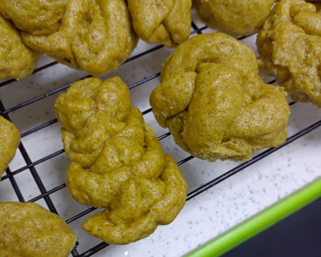 芹菜全麦馒头（儿子做的形状）的做法