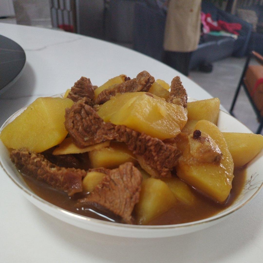 土豆炖牛肉-家常好吃快手！