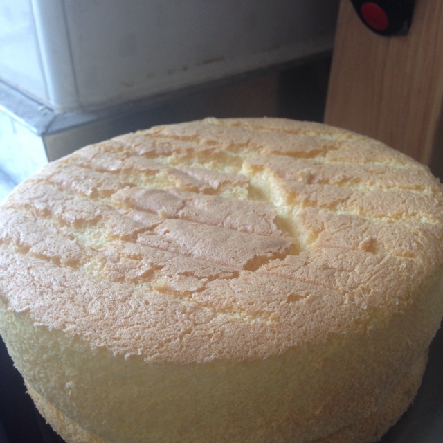 超简单完美戚风蛋糕（6寸2蛋）附打发、翻拌、脱模视频