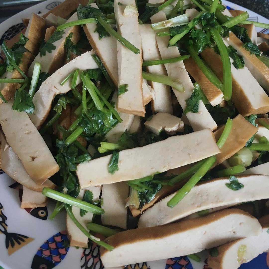 王议婷做的豆腐干拌香菜
