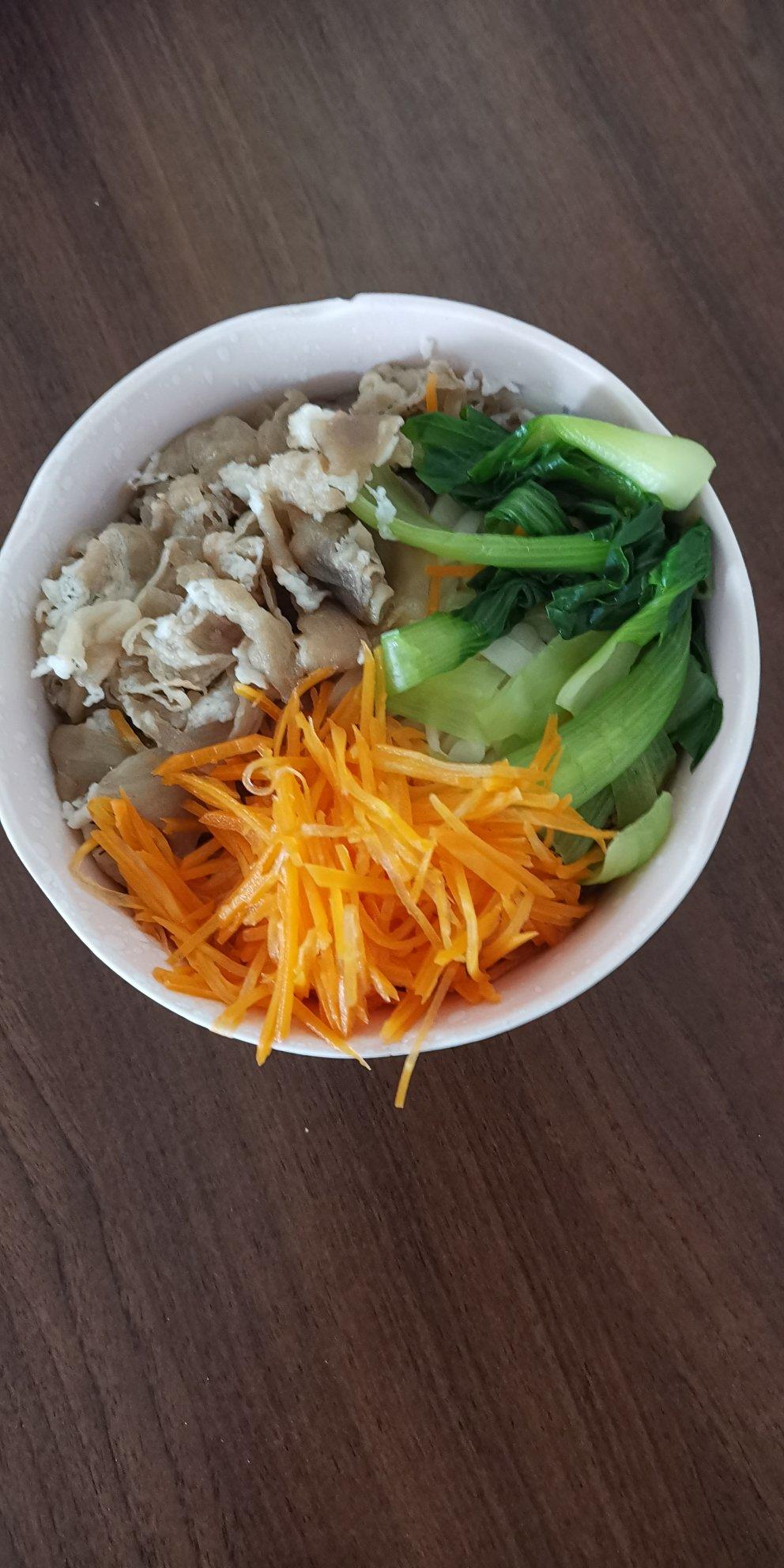 酸汤肥牛面