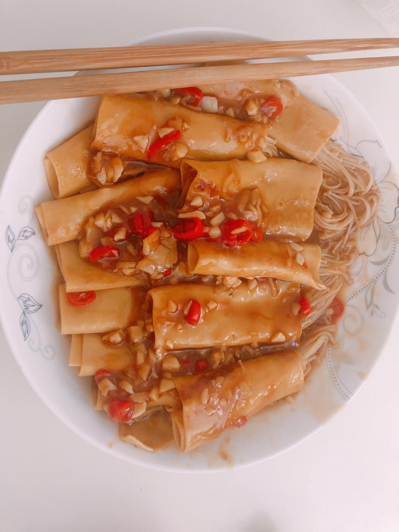 千张金针菇卷