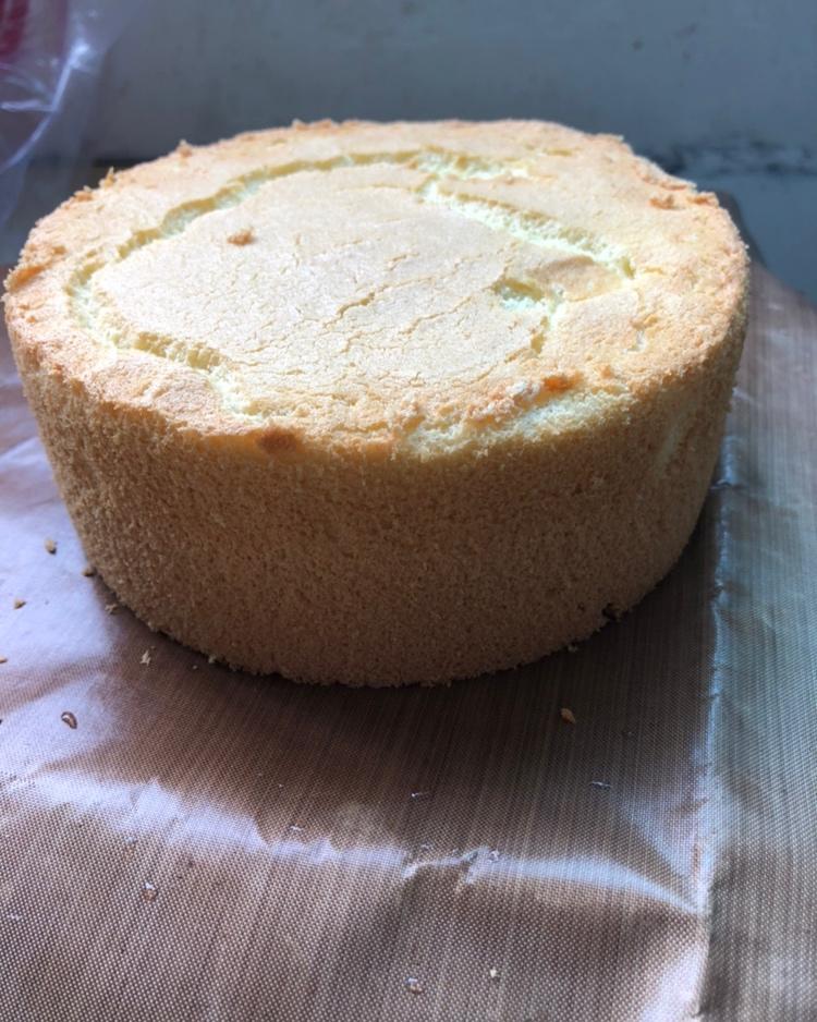 草莓奶油蛋糕/基础戚风胚，徒手脱模剖片及抹面挤花/「戚风及其衍生」烘焙视频蛋糕篇1
