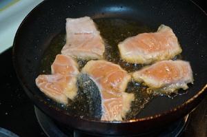 香煎三文鱼的做法 步骤8