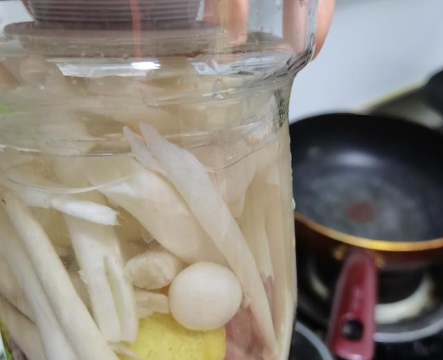 蘑菇排骨汤&莲藕排骨汤的做法