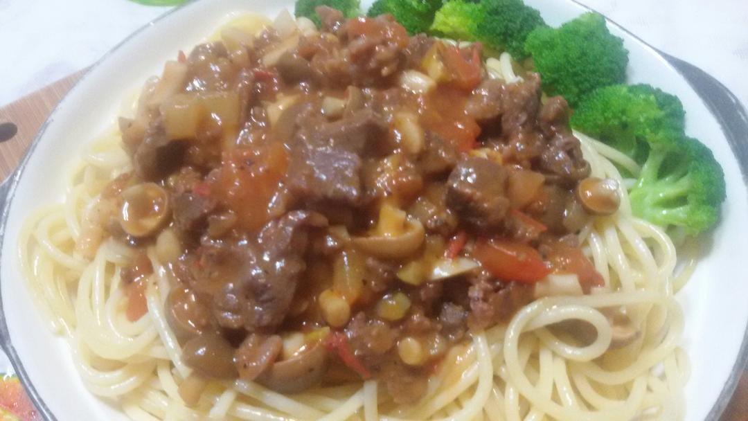 蕃茄蘑菇肉酱意大利面