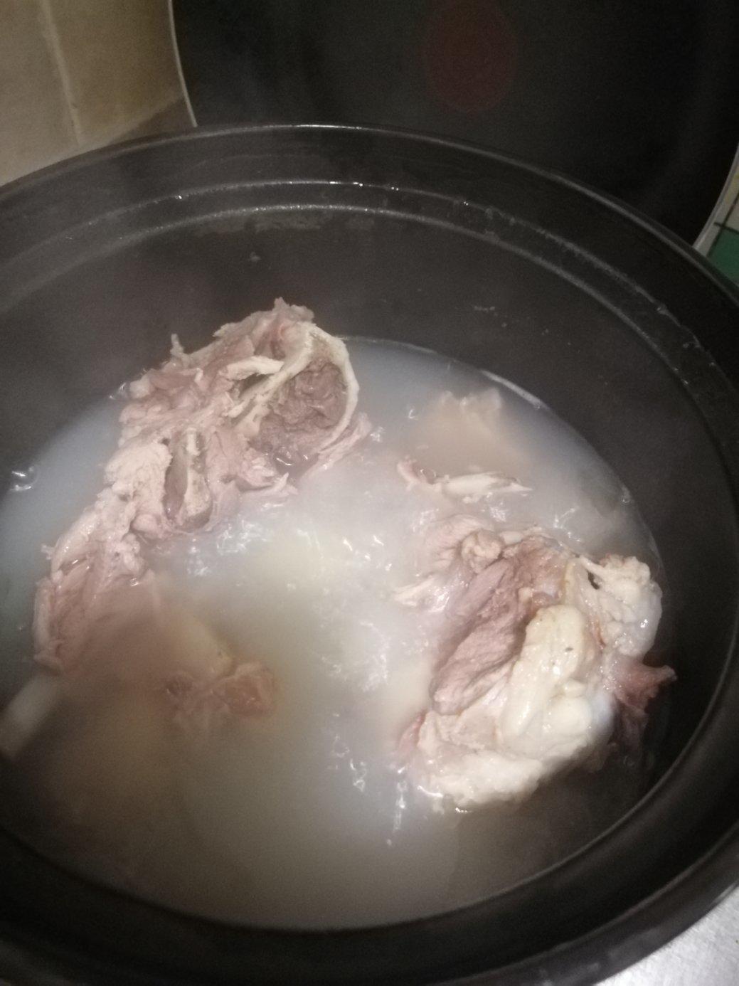 奶白骨头汤
