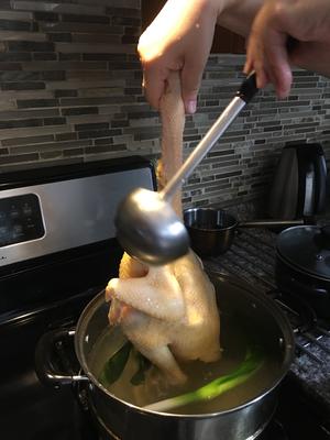 海南鸡饭（附鸡油饭和两种蘸酱的做法）的做法 步骤3