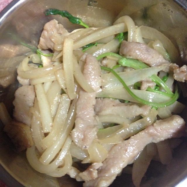 萝卜丝炒肉片的做法