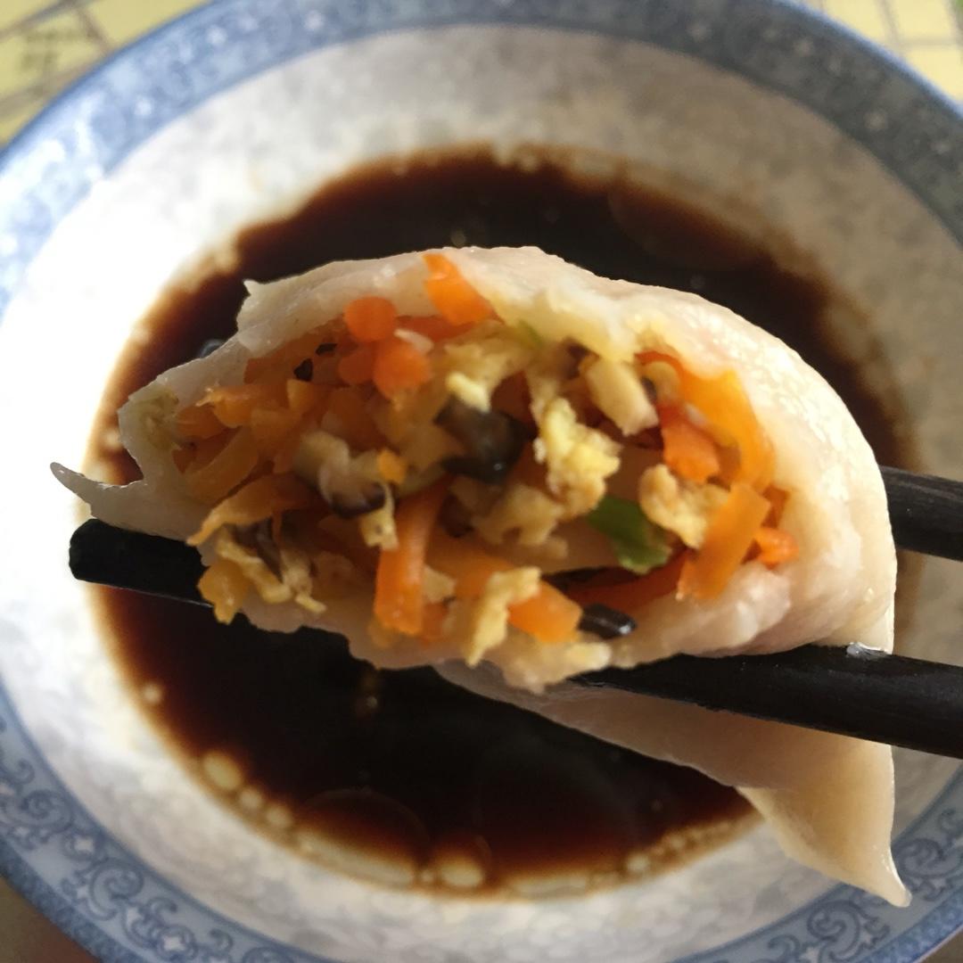 云淡风轻-356做的胡萝卜鸡蛋香菇木耳素馅饺子