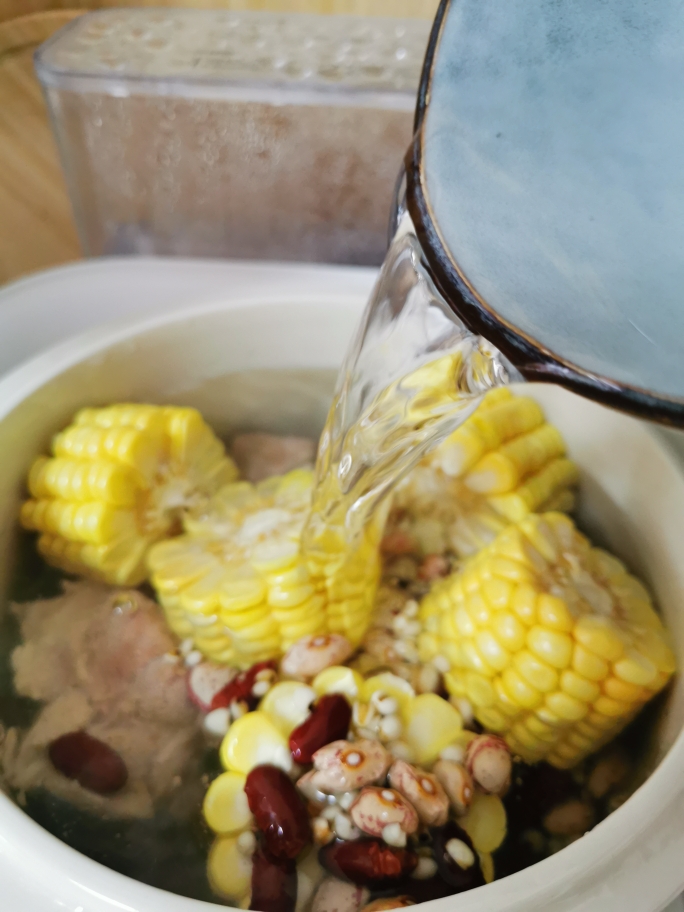 清热祛湿玉米花豆汤的做法 步骤2