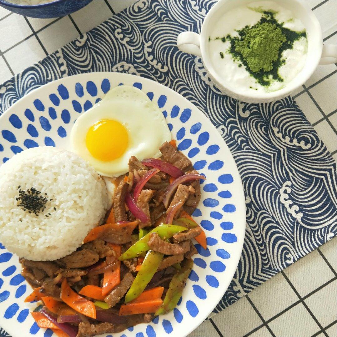 滑嫩的黑椒牛柳盖饭