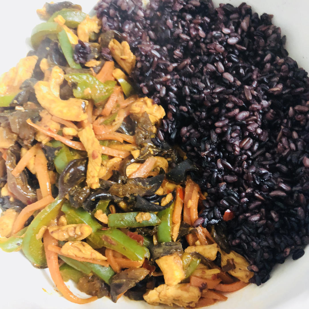 米饭🍚杀手鱼香鸡丝         （减脂期也可以吃）