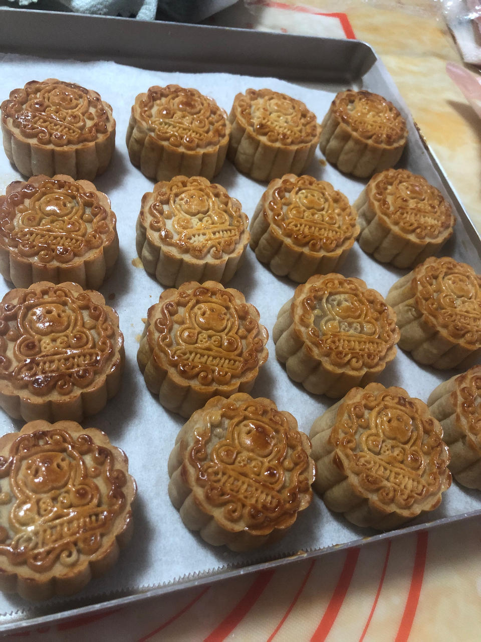 广式月饼—蛋黄莲蓉月饼