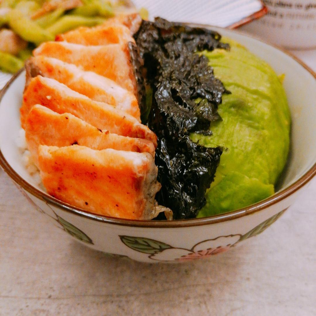 三文鱼牛油果拌饭