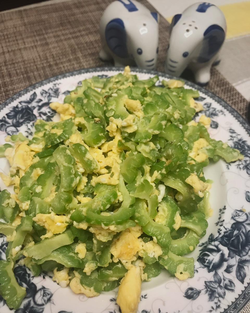 苦瓜炒鸡蛋