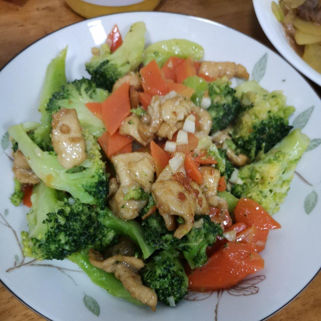 鸡胸肉炒西兰花