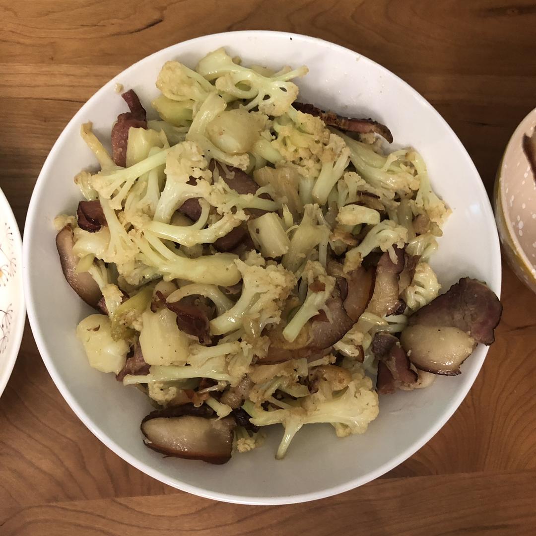 腊肉炒有机花菜