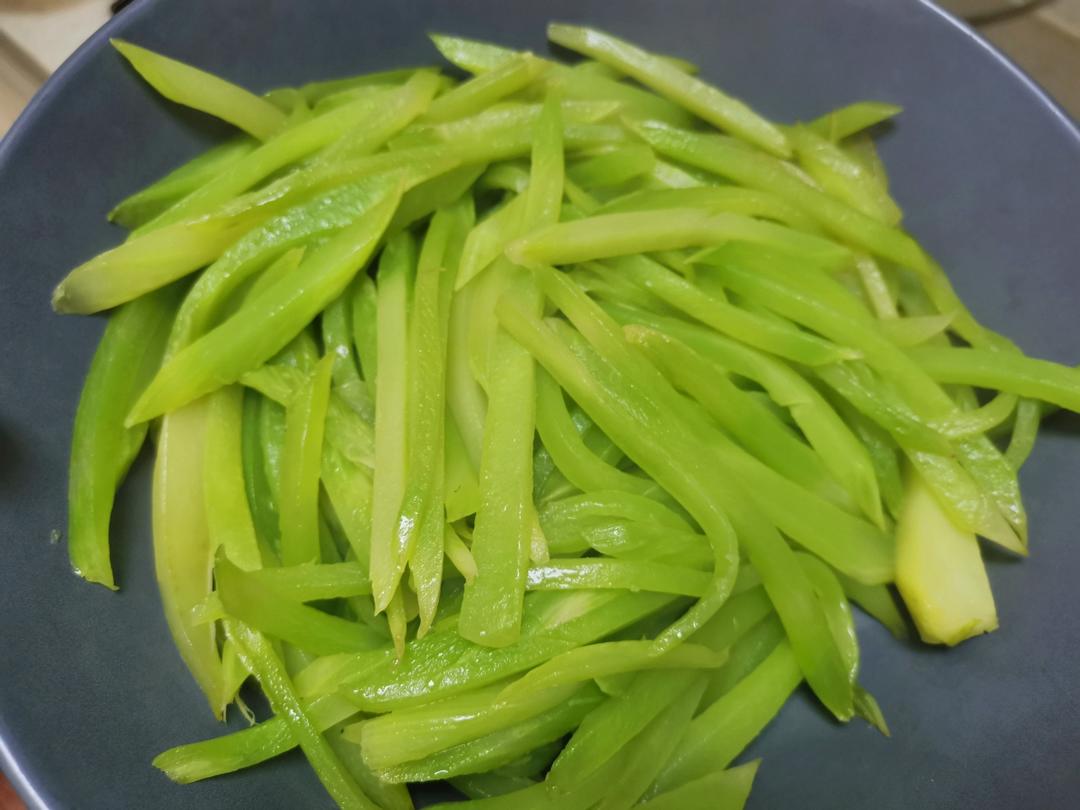 清炒莴笋丝